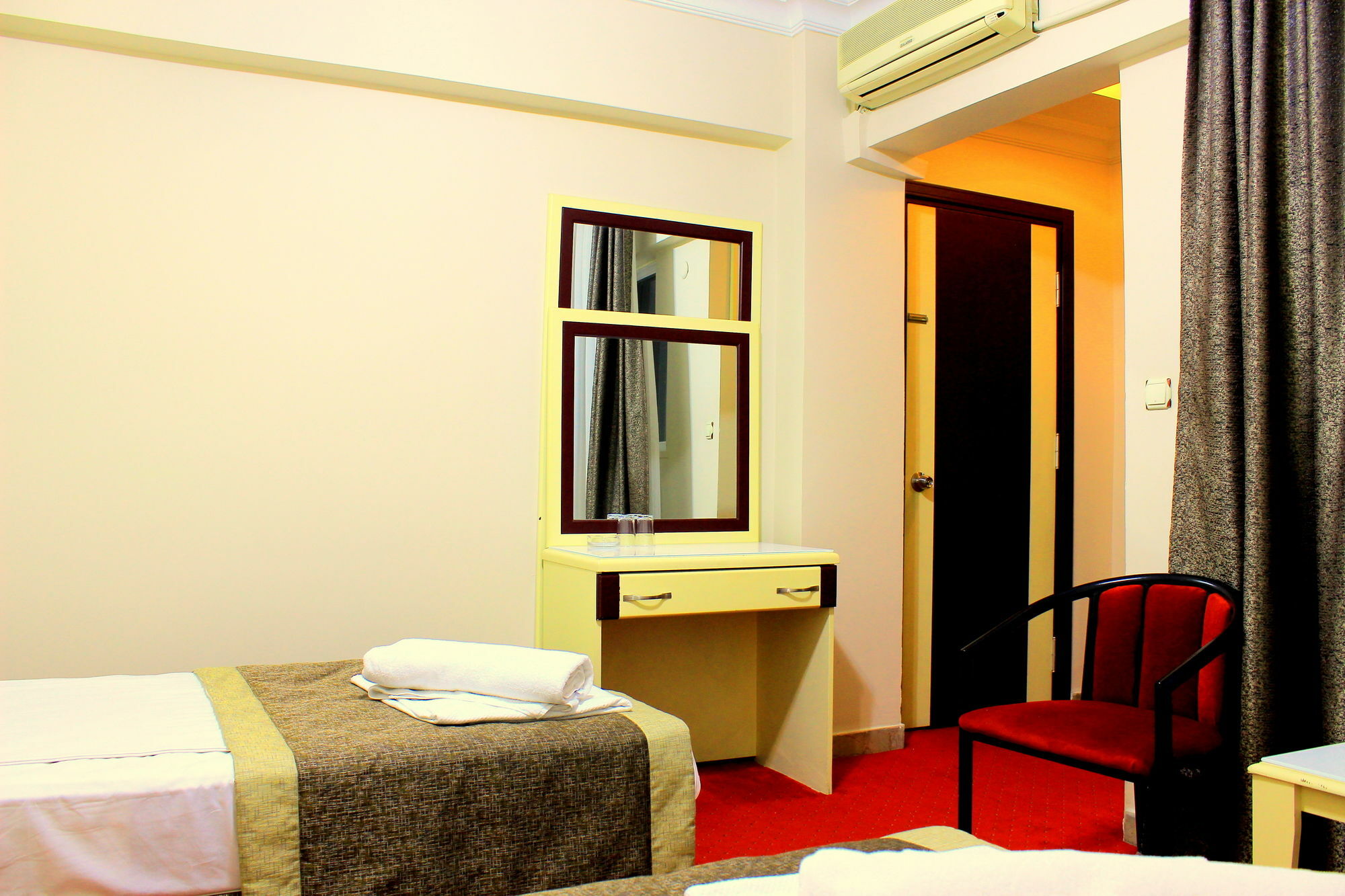 Dempa Hotel Istanbul Bagian luar foto